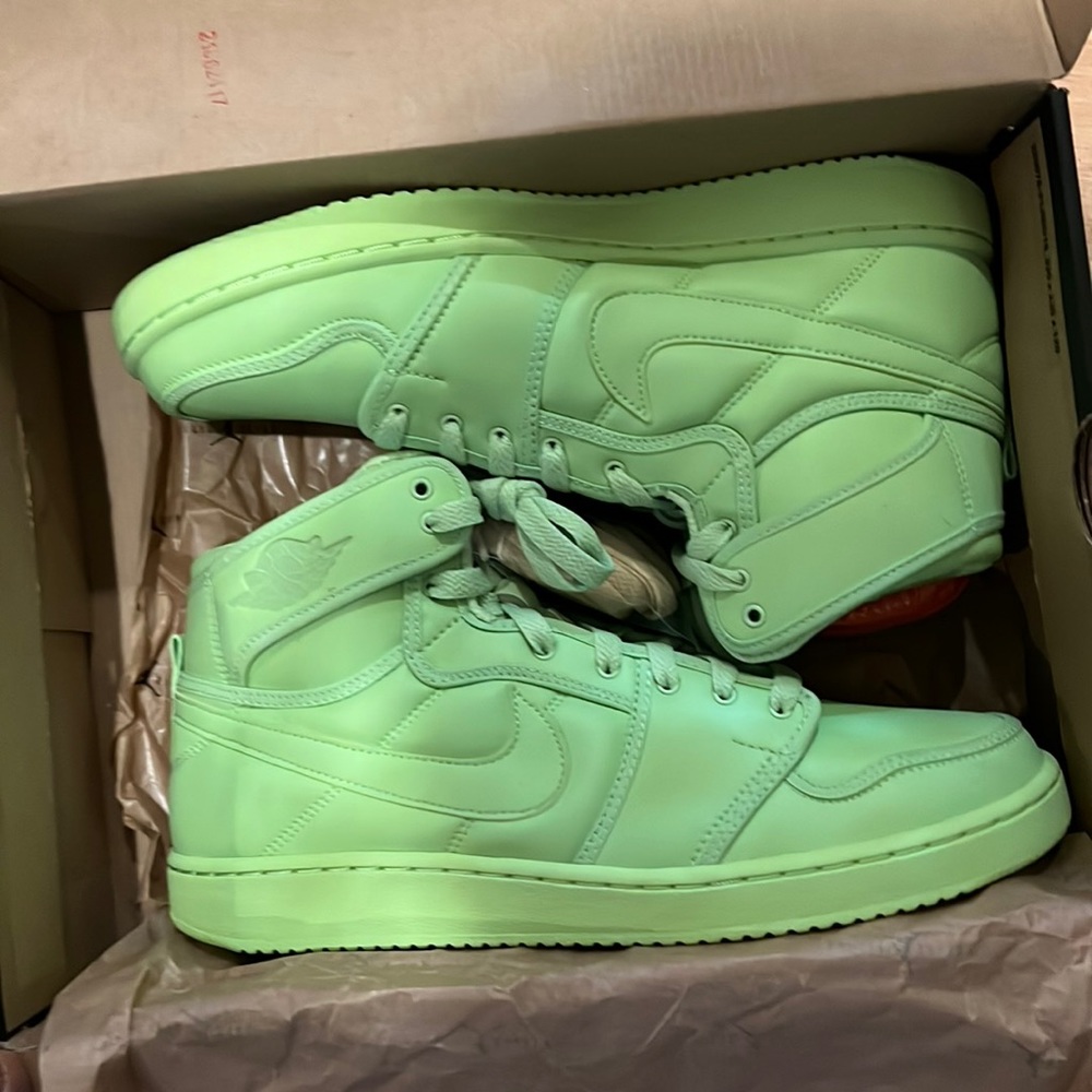 Billie Eilish retro 1s size 9.5 men 11 women